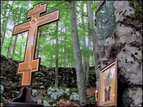 Јадовно - Шаранова јама - Часни крст